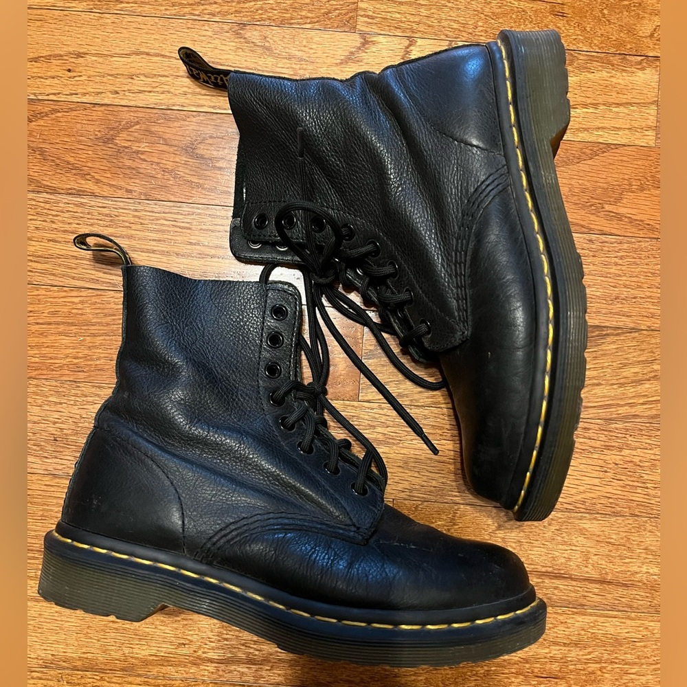 Dr Martens Pascal soft leather black combat boots, sz7 women’s - Picture 2 of 8